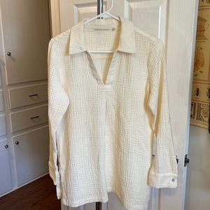 Soft Surroundings Cream Collared V-Neck Shirt Size Medium Button Cuffs